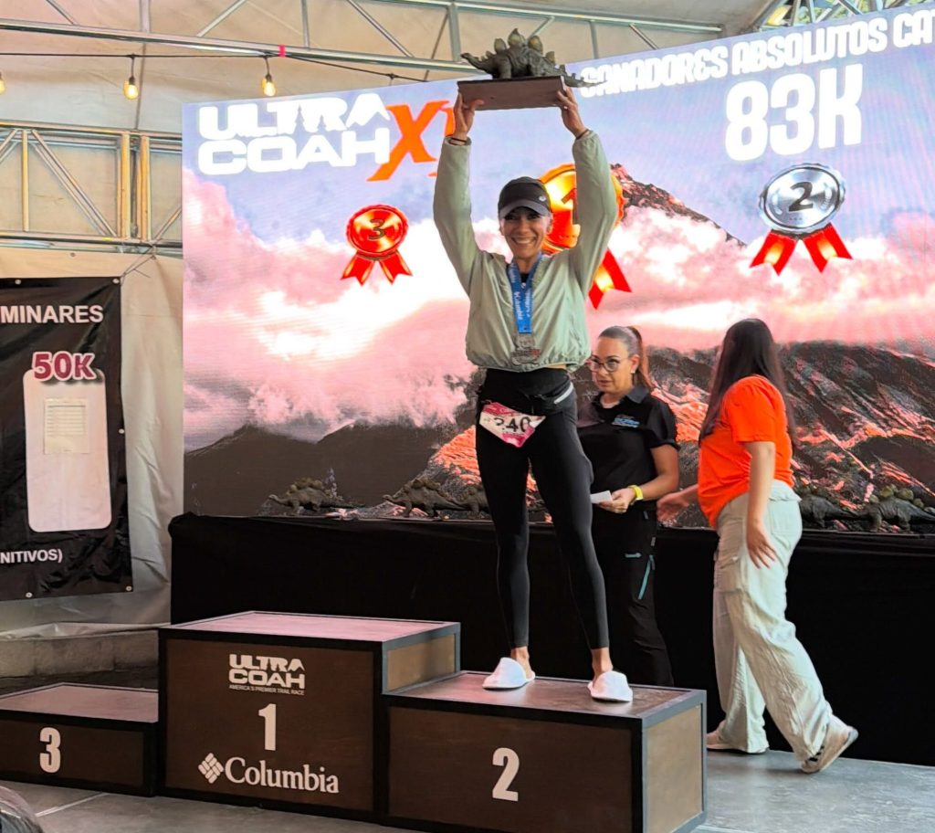 La matamorense obteniendo el segundo lugar general en 83 km del Ultra Trail Coahuila 2026.